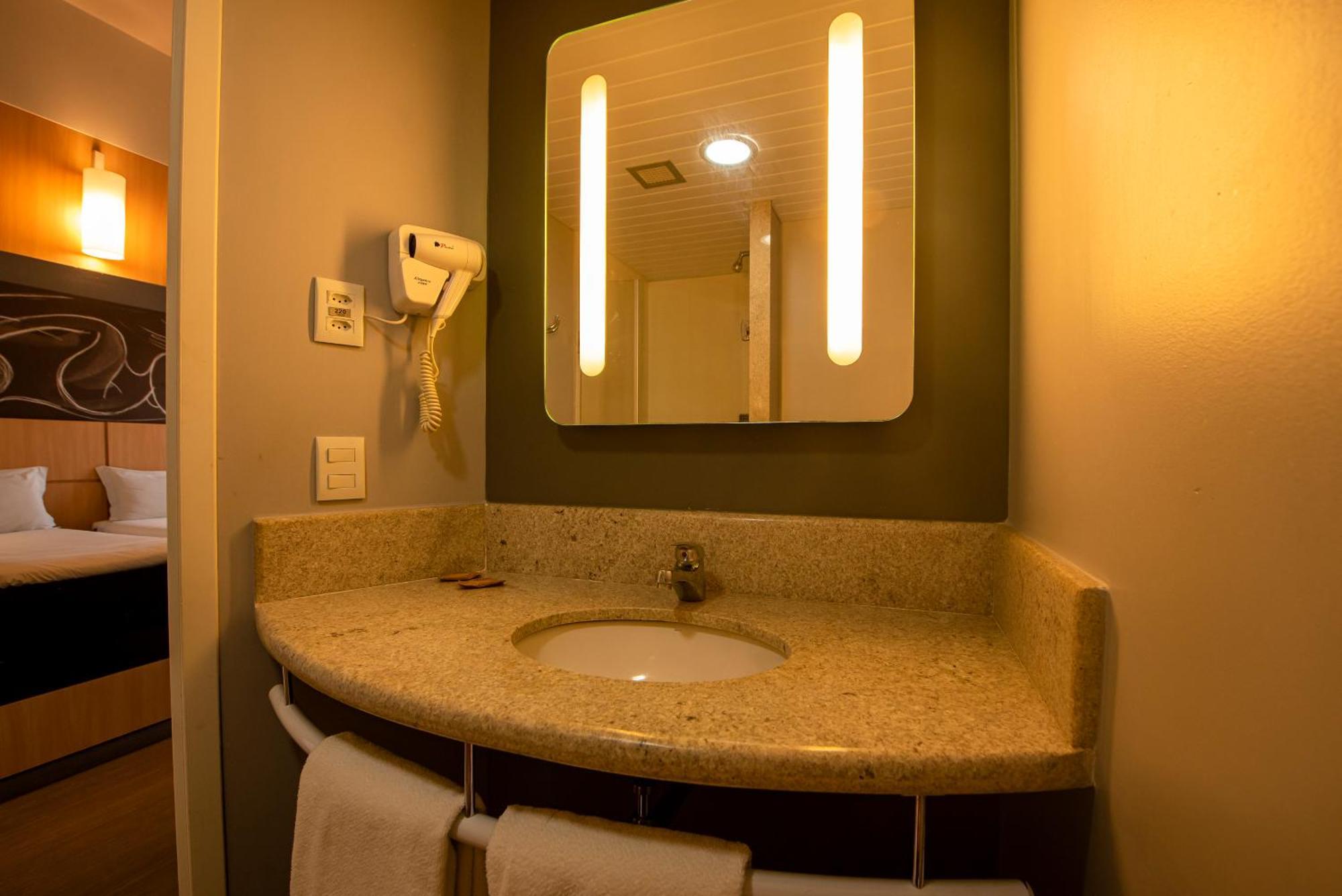 Hotel Ibis Guaratingueta Aparecida - Circuito Da Fe Zewnętrze zdjęcie